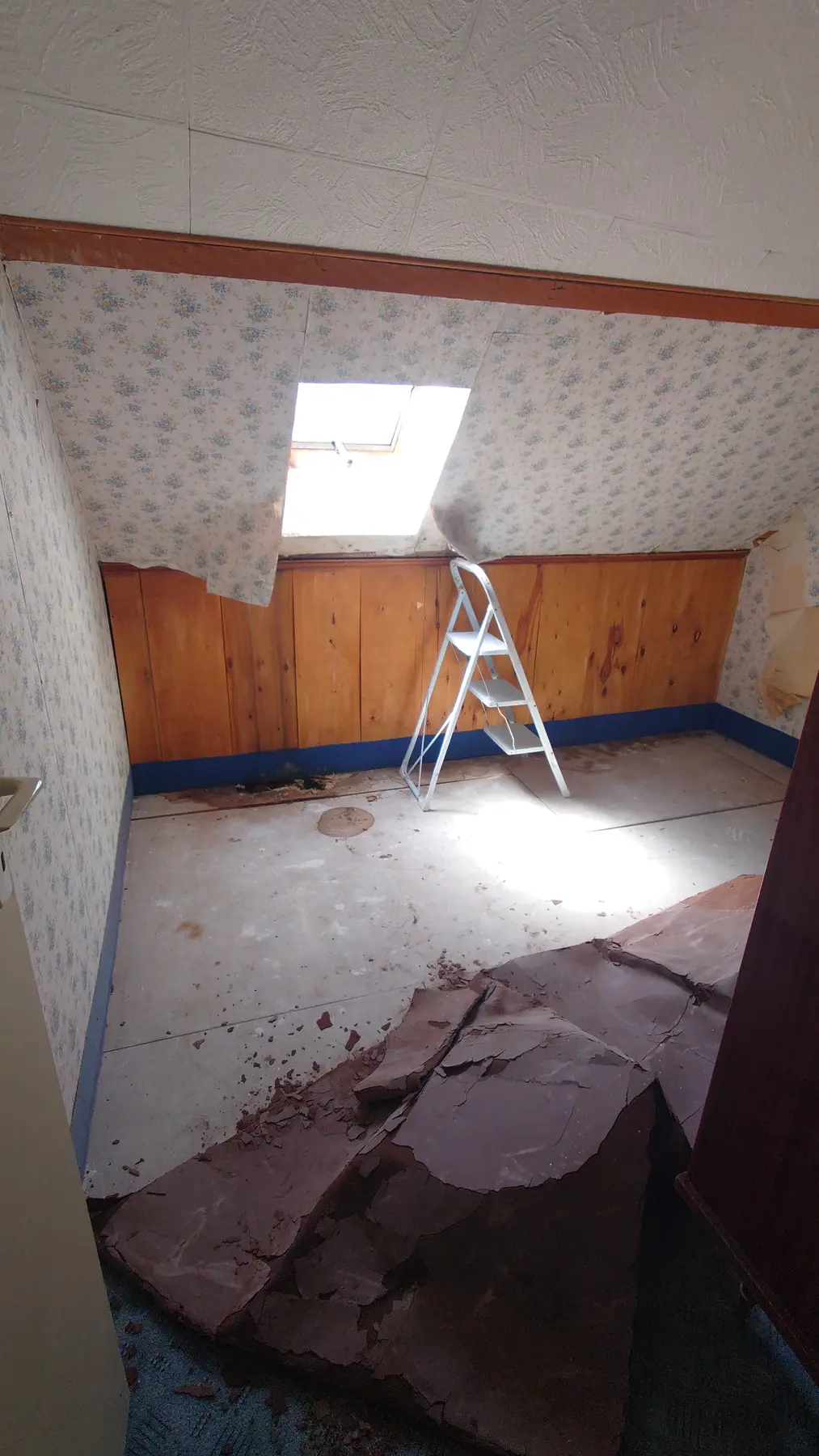 Dépose de revêtement intérieur, réalisation DCP Constructions à Sens et dans l’Yonne