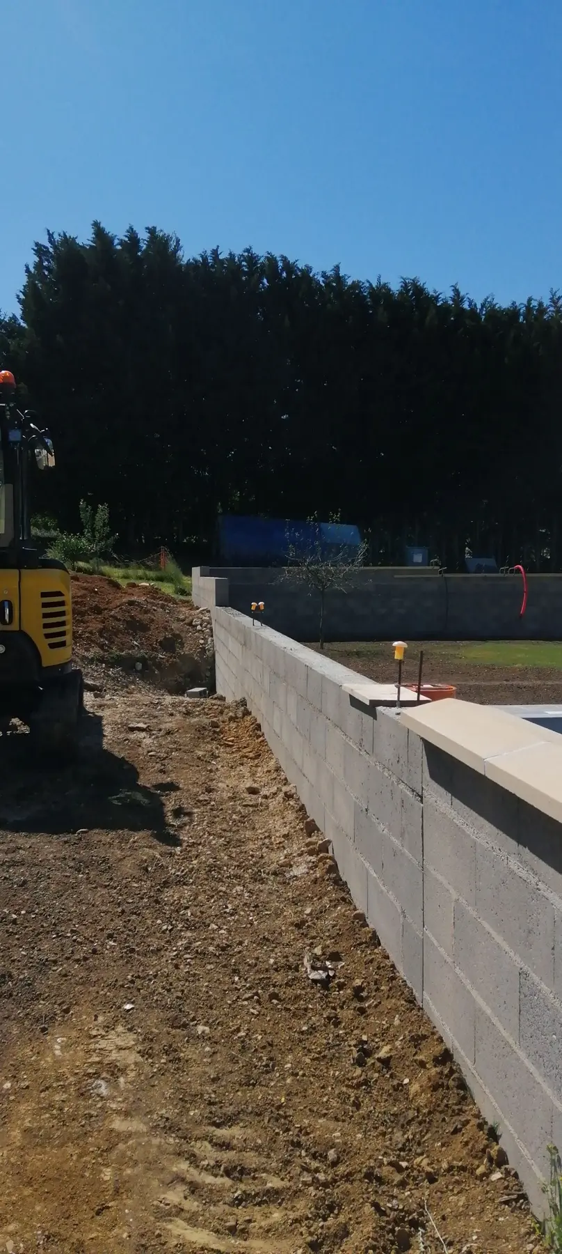 Construction d’un mur en parpaings, réalisation DCP Constructions à Sens et dans l’Yonne