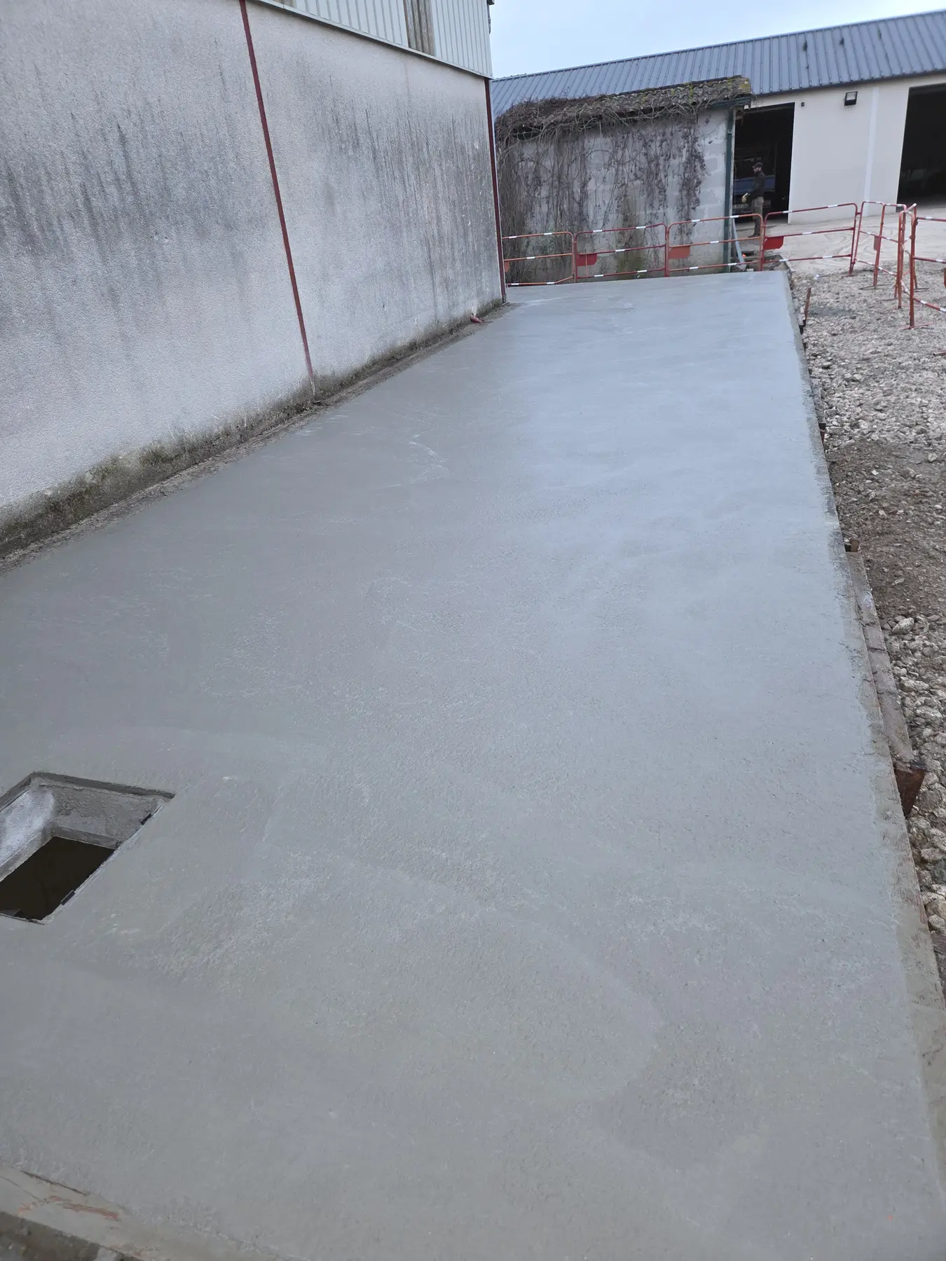 Dalle béton terminée, réalisation DCP Constructions à Sens et dans l’Yonne