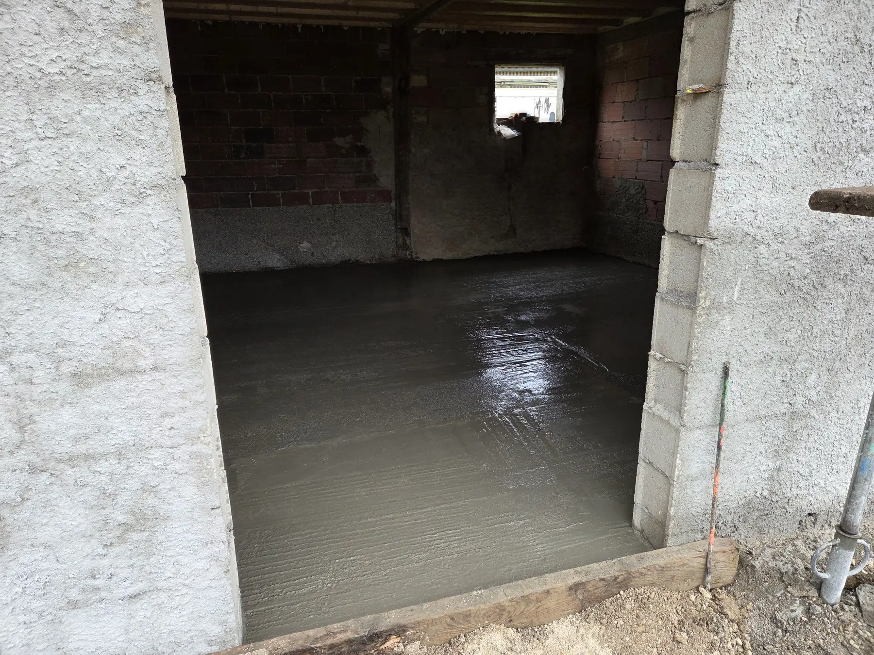 Réalisation d’une chape intérieure, réalisation DCP Constructions à Sens et dans l’Yonne