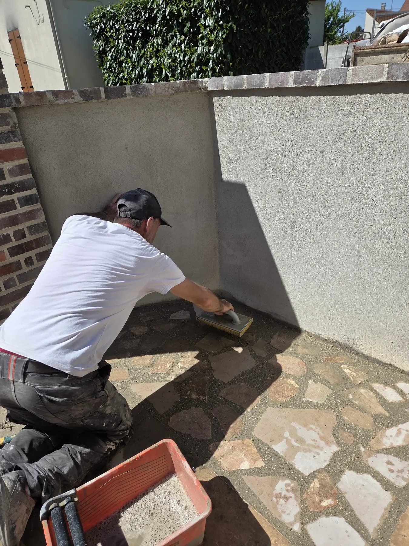 Enduit de muret, réalisation DCP Constructions à Sens et dans l’Yonne